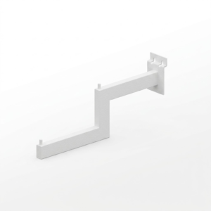 Soporte metalico con pines de retencion tipo brazo recto para panel ranurado slatwall en exhibicion de accesorios.