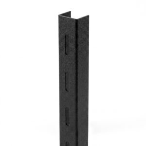 Cremallera metalica tipo C sencilla de acero con pintura electrostatica verde y ranuras de precision para sistemas de exhibicion modulares.